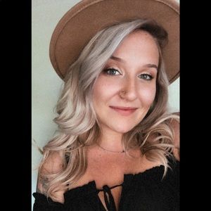 Meet your Posher, Alyssa